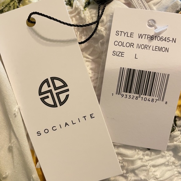 NWT Very soft, fun lemon top - Picture 5 of 5